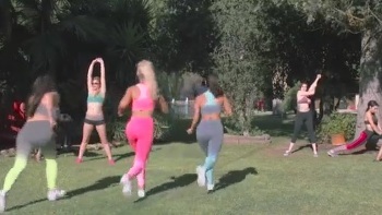 Bouncing Tittes
