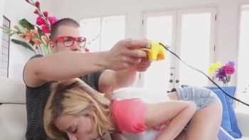 Sexy Amateur Teen Flashing Tits